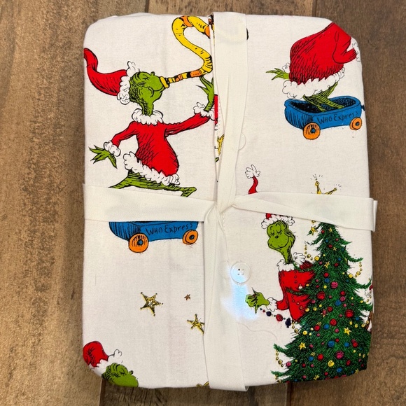 The Grinch and Max Fannel Pajamas - PBT - Picture 5 of 9